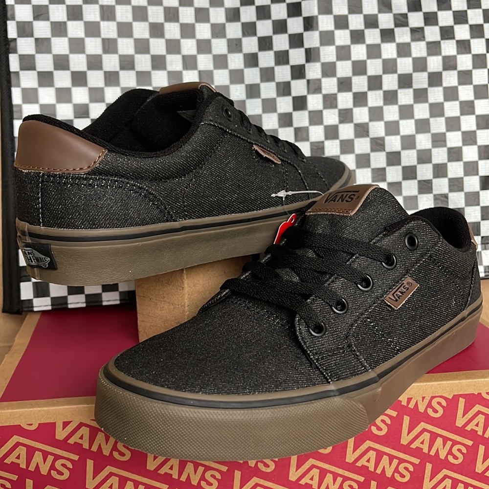 Vans Men’s Bishop
(Waxed Denim) Black/Gum
VN000NLUAKS
Sneakers - Picture 9 of 16